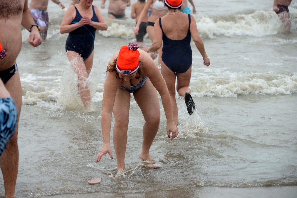 ../Images/Nieuwjaarsduik Noordwijk 2020 097.jpg